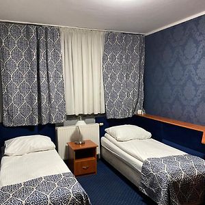 Pokój z dwoma pojedynczymi łóżkami